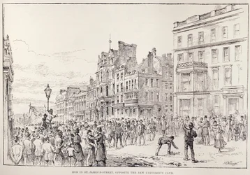 Émeutes dans le West End de Londres : Foule dans St. James